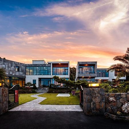 Cobeach Familiar Pension 西归浦市 外观 照片
