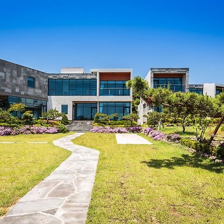 Cobeach Familiar Pension 西归浦市 外观 照片