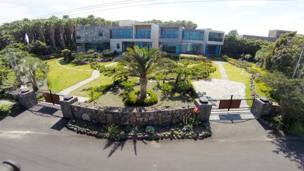 Cobeach Familiar Pension 西归浦市 外观 照片