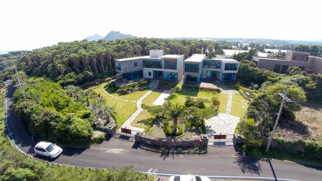 Cobeach Familiar Pension 西归浦市 外观 照片