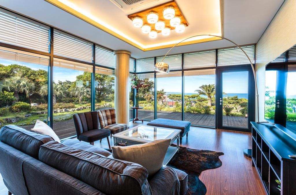 Cobeach Familiar Pension 西归浦市 外观 照片