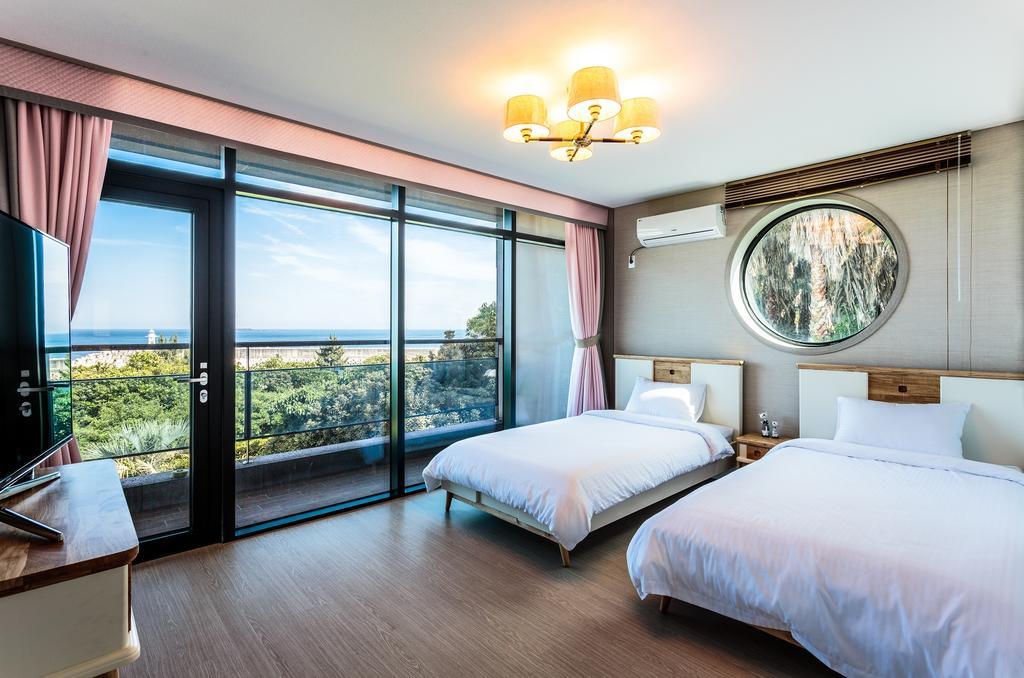 Cobeach Familiar Pension 西归浦市 外观 照片