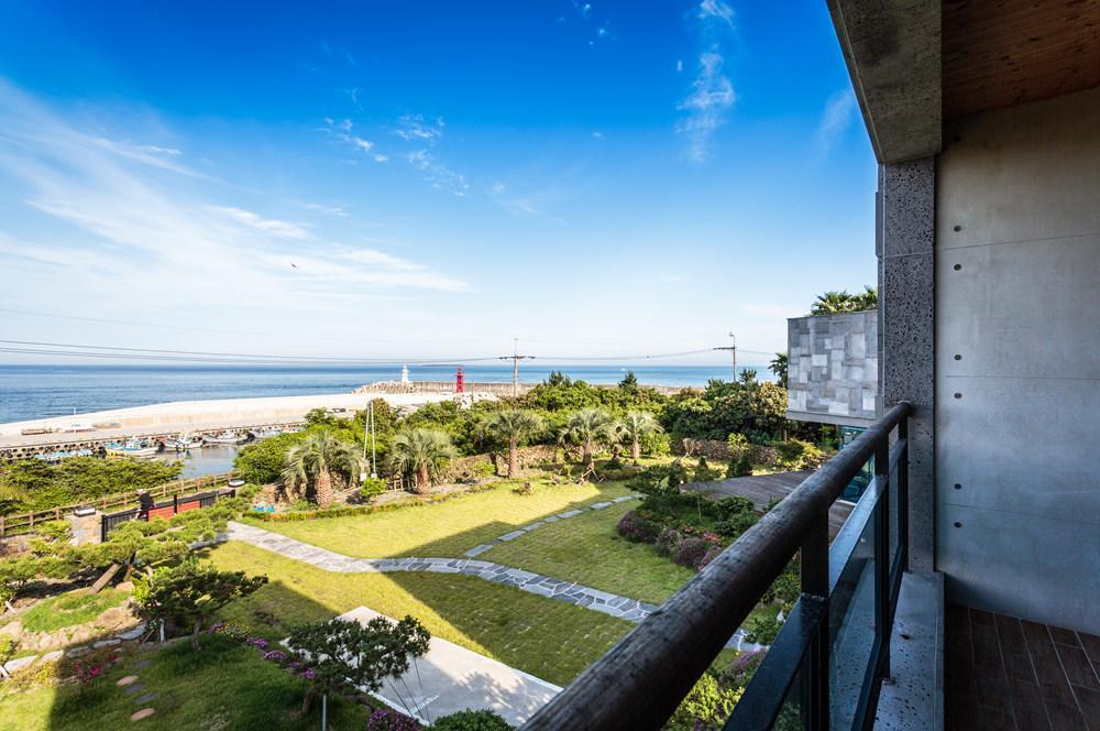 Cobeach Familiar Pension 西归浦市 外观 照片